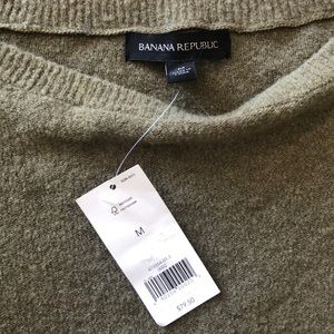 Banana Republic Sweaters - Banana Republic Light Wool Sweater Banana Republic Sweaters - Banana Republic Light Wool Sweater